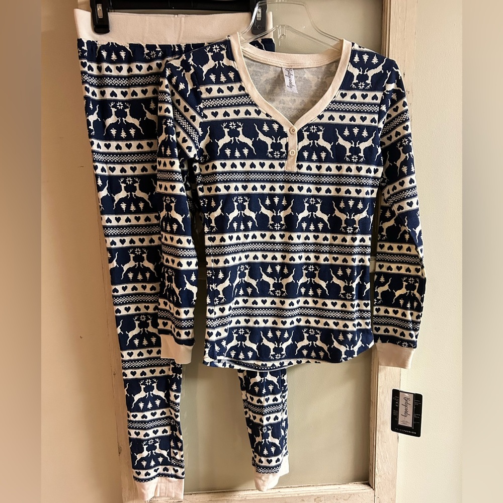 NWT-Body Candy Women’s Two Piece Thermal Henley & Leggings Set. Size Small